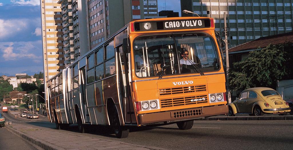 Modelo B-58 articulado foi um dos primeiros a serem fabricados no pátio da empresa, na Cidade Industrial | Divulgação/Volvo