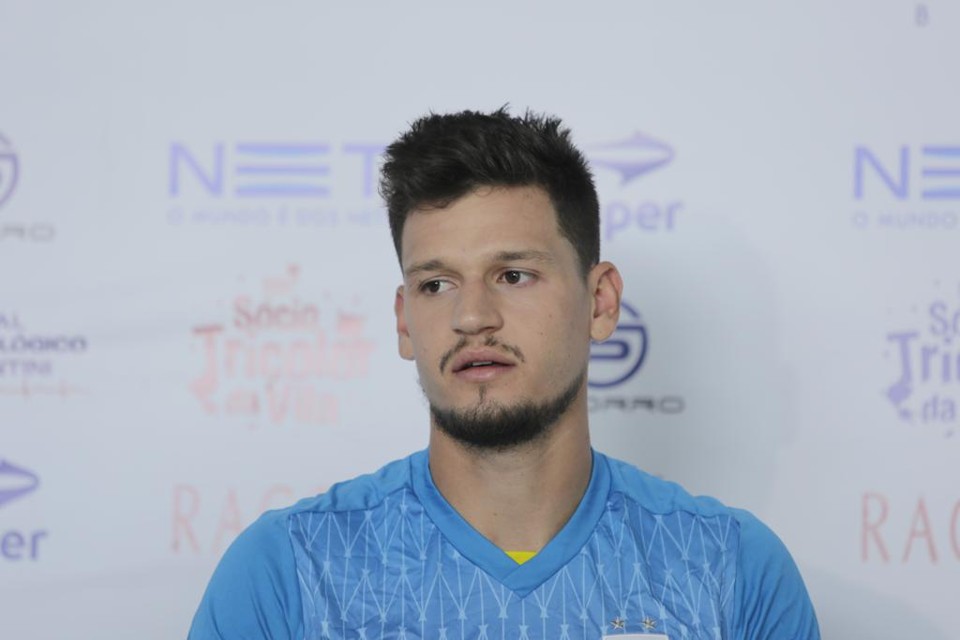 O zagueiro Alisson entrou na Justiça contra o Paraná. | Lineu Filho/Gazeta do Povo