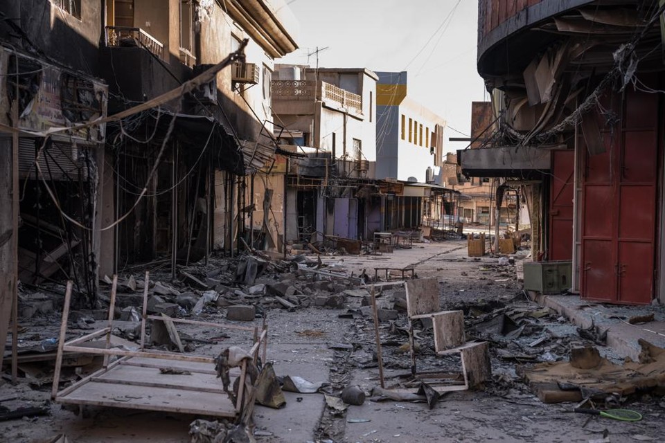 A destruição de uma rua em Qaraqosh, cidade adjacente a Mossul, no Iraque, e maior reduto cristão no país | SERGEY PONOMAREV/NYT