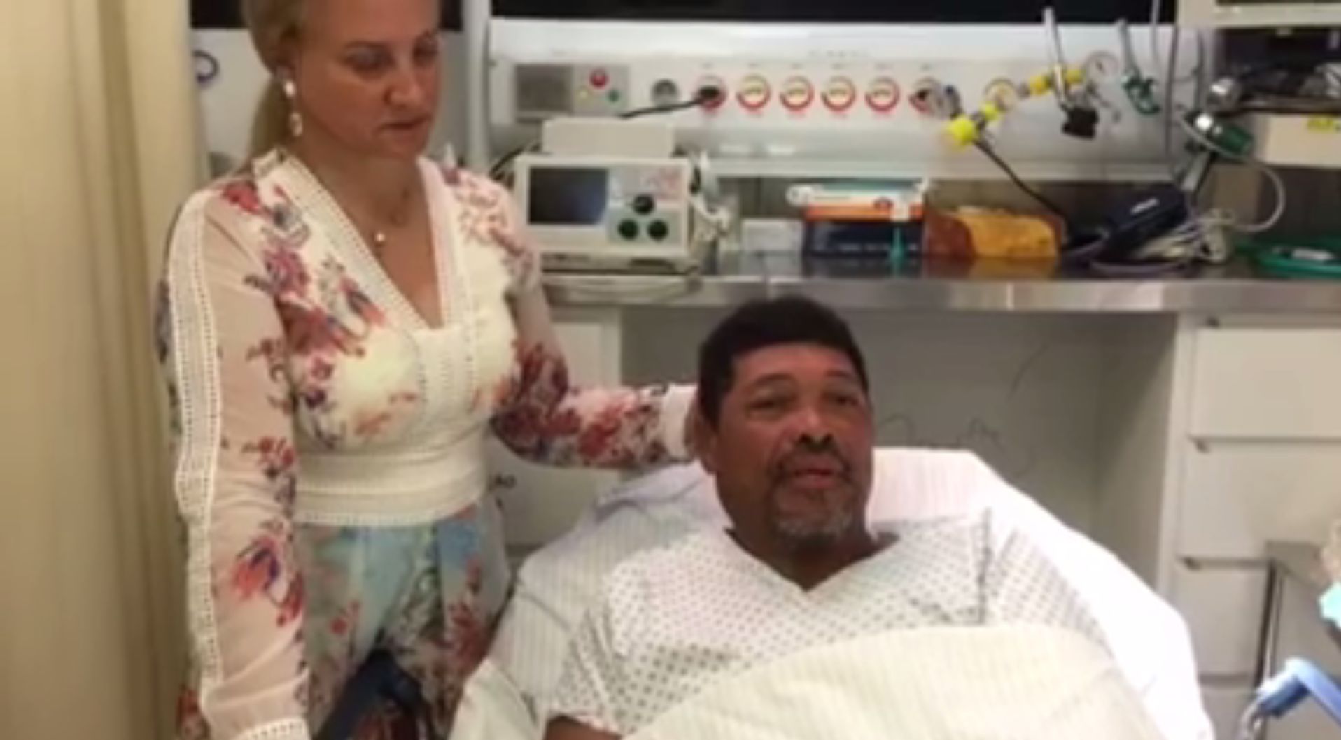 Ao lado da esposa, pastor fez um vídeo do hospital | Reprodução/Facebook
