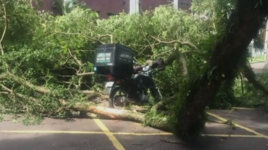 Motociclista escapou por pouco | Reprodução/RPC