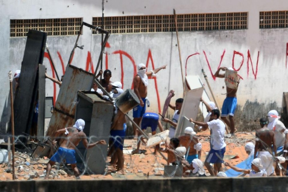 Detentos e policiais voltaram a se confrontar no Presídio de Alcaçuz nesta quinta-feira. | ANDRESSA ANHOLETE/AFP