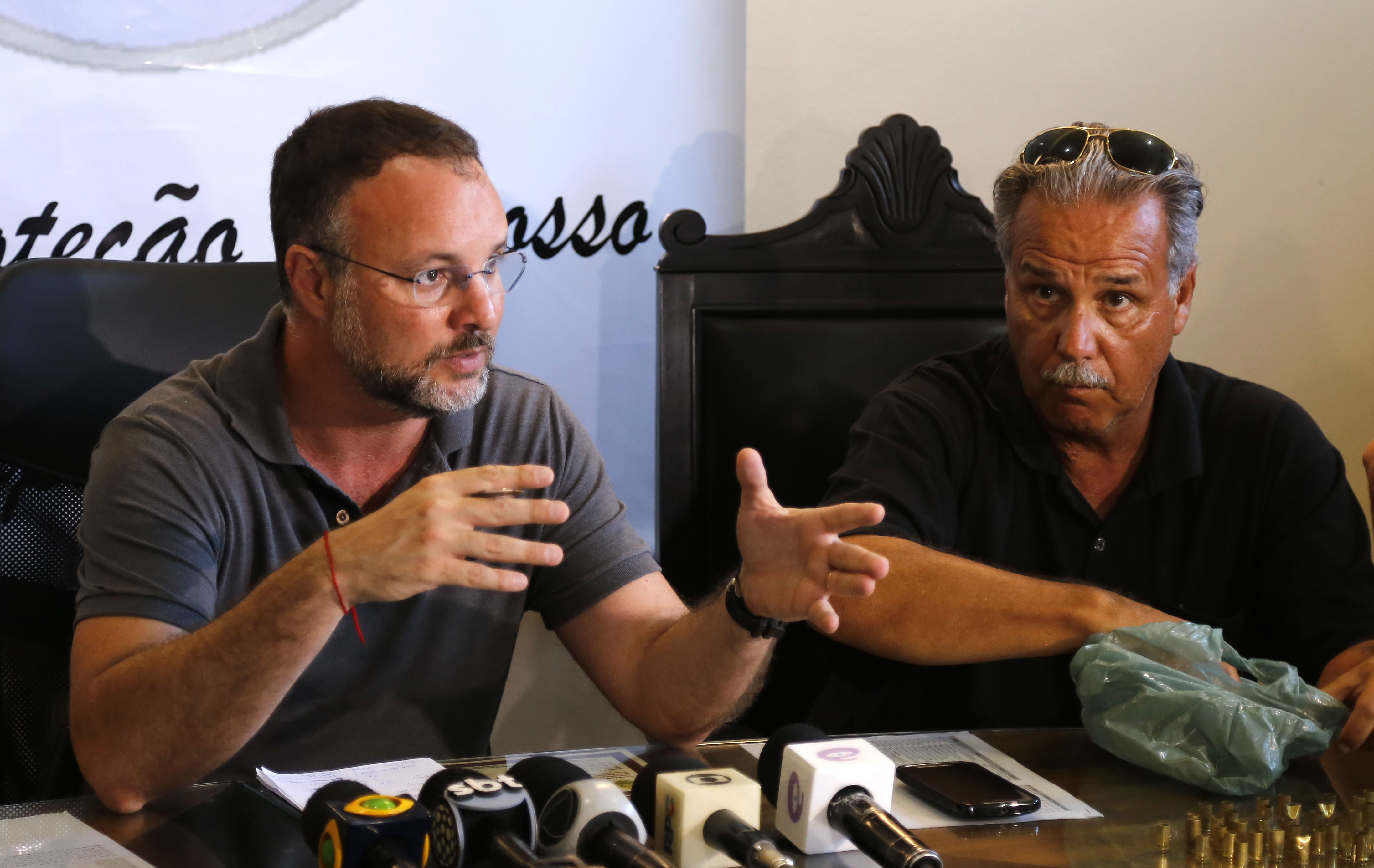 O secretário de Segurança, Wagner Mesquita (esq.) ao lado do diretor do Departamento Penitenciário, Luiz Alberto Cartaxo Moura. | Pedro Serapio/Gazeta do Povo