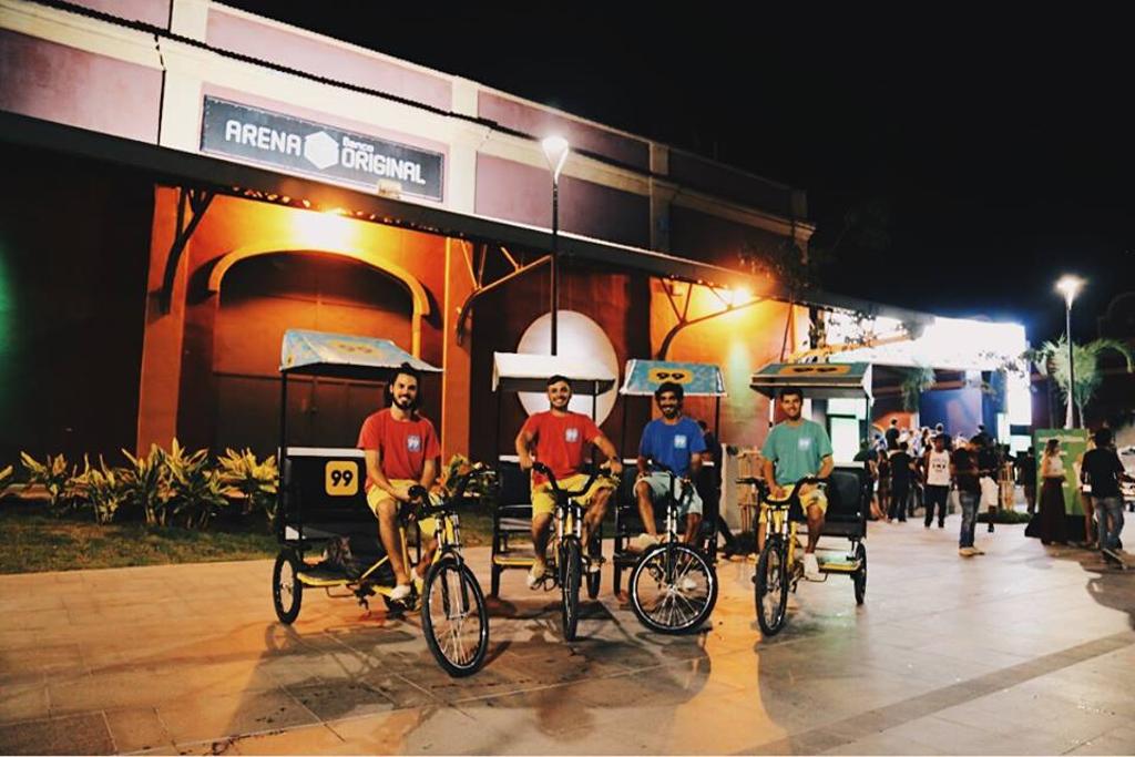 99 estuda criar serviços de triciclos em motos e bicicletas nas cidades brasileiras. Testes começaram no Rio de Janeiro, num evento de verão. | Reprodução/Facebook/