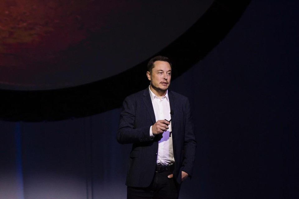 Elon Musk, dono da Tesla, quer construir túneis para carros debaixo de Los Angeles Empresário cofundador da PayPal e dono da Tesla pretende cosntruir túneis debaixo de Los Angeles. Será que Elon Musk consegue? | Hector Guerrero/AFP