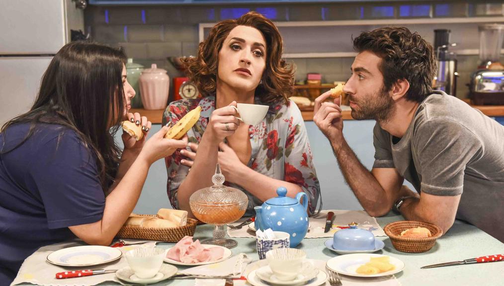 Paulo Gustavo (centro) na pele de Dona Hermînia , personagem inspirada em sua mãe. | Divulgação/