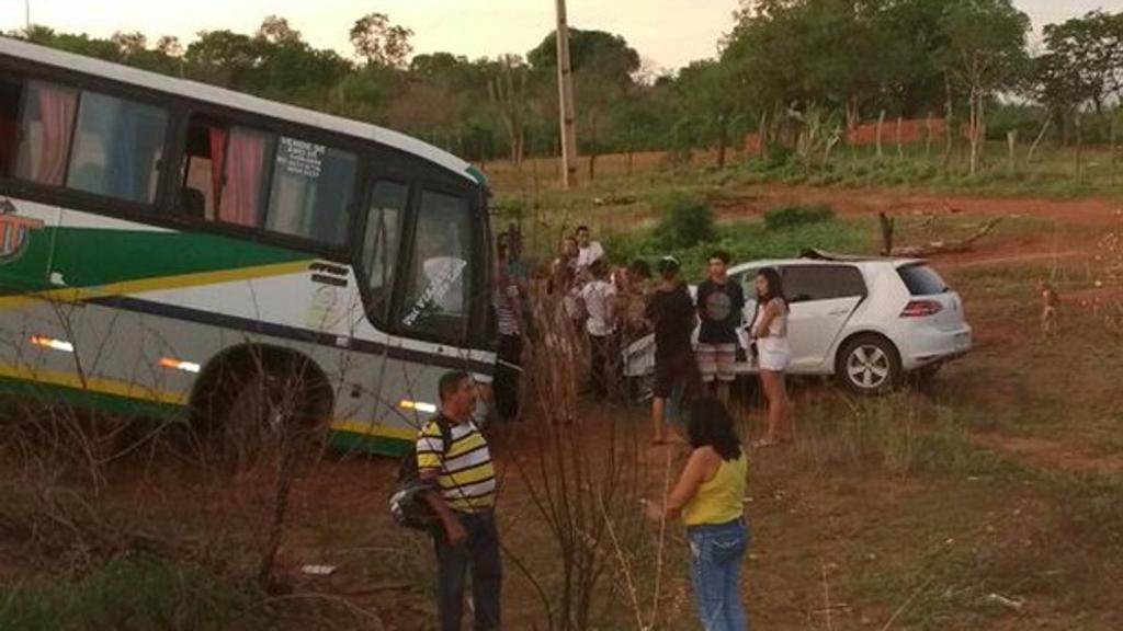 No acidente, o carro do prefeito Francisco Raimundo de Moura bateu de frente com um ônibus. | Polícia Militar/Divulgação