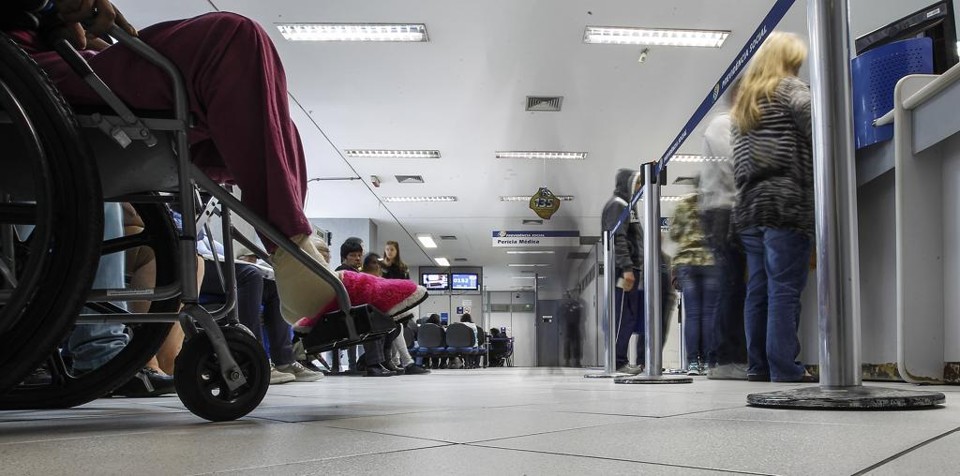 Medida Provisória 767 prevê a revisão de benefícios por incapacidade, como auxílio-doença e aposentadoria por invalidez | Jonathan Campos/Gazeta do Povo