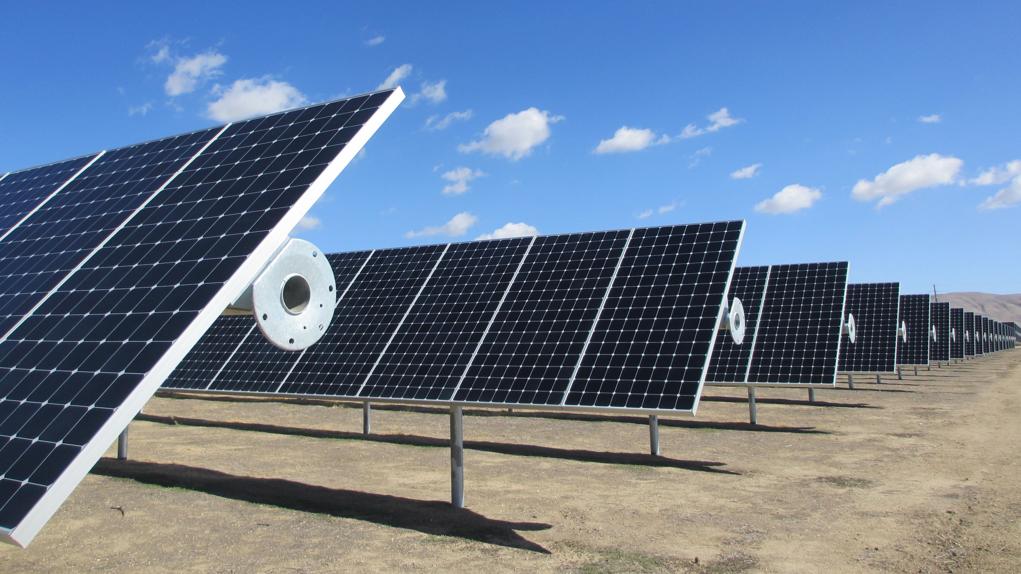 Painéis instalados nos Andes: Chile bate recorde com negócios para geração de energia solar. | Divulgação/Governo do Chile