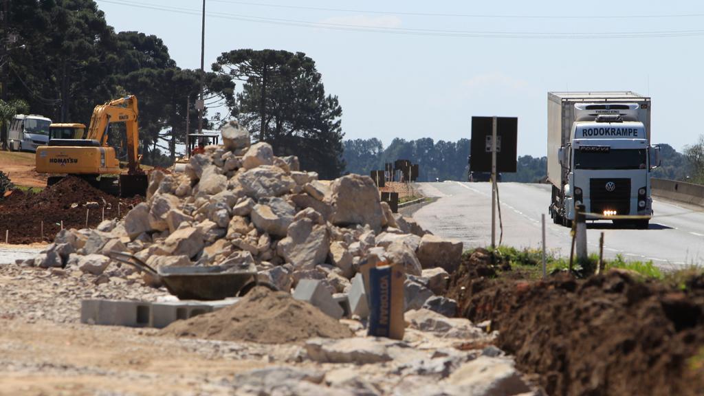 O investimento em estradas caiu de 0,3% do PIB em 2015 para 0,25% do PIB em 2016, segundo a consultoria Inter.B. | Henry Milleo/Gazeta do Povo