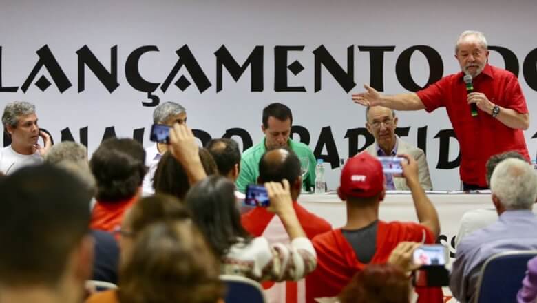 Lula em discurso para a miltância do PT: ele foi chamado por aliados de “próximo presidente da República”. | Paulo Pinto/Agência PT