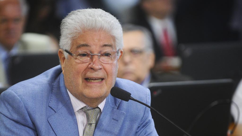 Roberto Requião (PMDB) disse que seria um “constrangimento” que novo presidente do Senado fosse citado na Lava Jato. | Marcos Oliveira/Agência Senado