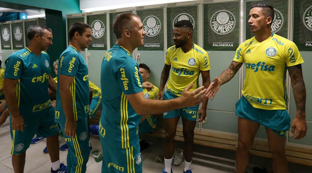 Elenco do Palmeiras conhece o novo treinador do time para 2017, Eduardo Baptista. | Cesar Greco / Palmeiras/Divulgação