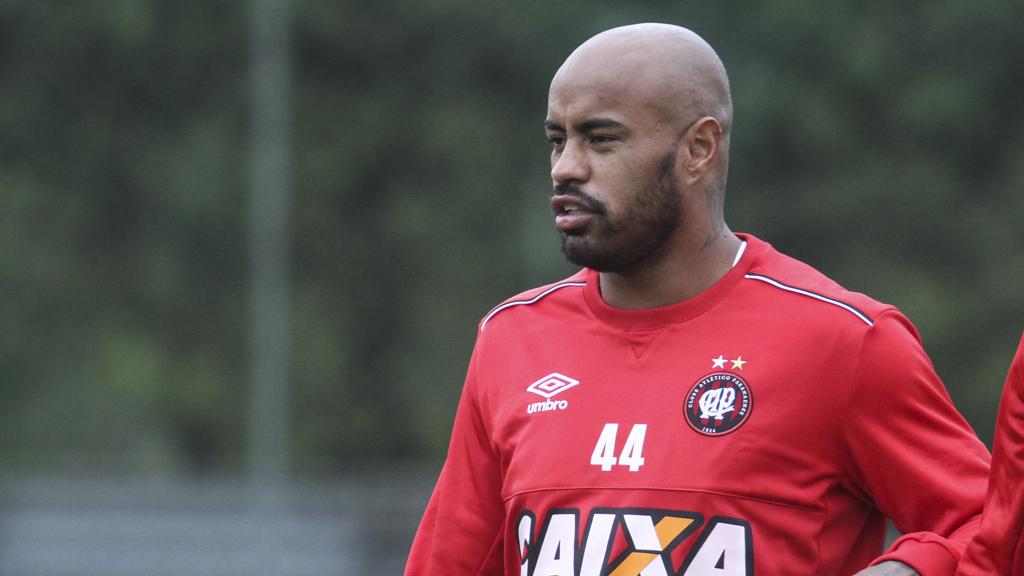 Thiago Heleno depende de uma liminar na Justiça para renovar com o Atlético. | Rodrigo Felix Leal/Gazeta do Povo