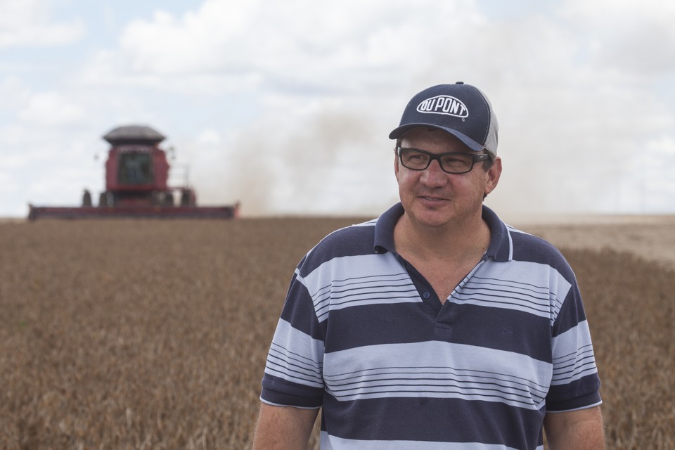 Emerson Bonini plantou mil hectares de soja. Neste ano, a produtividade média da lavoura até o momento é de 60 sacas por hectare, 18 acima do registrado em 2016 | Rodrigo Félix Leal//Gazeta do Povo