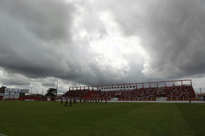 Torcida do Rio Branco fez a festa na volta do Rio Branco à Estradinha | Jonathan Campos Gazeta do Povo