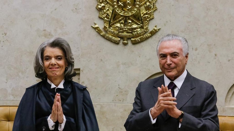 Temer vai à casa de Cármen Lúcia para reunião sobre crise penitenciária Temer (à dir.) e Cármen Lúcia, na posse da ministra como presidente do STF | Carolina Antunes/PR