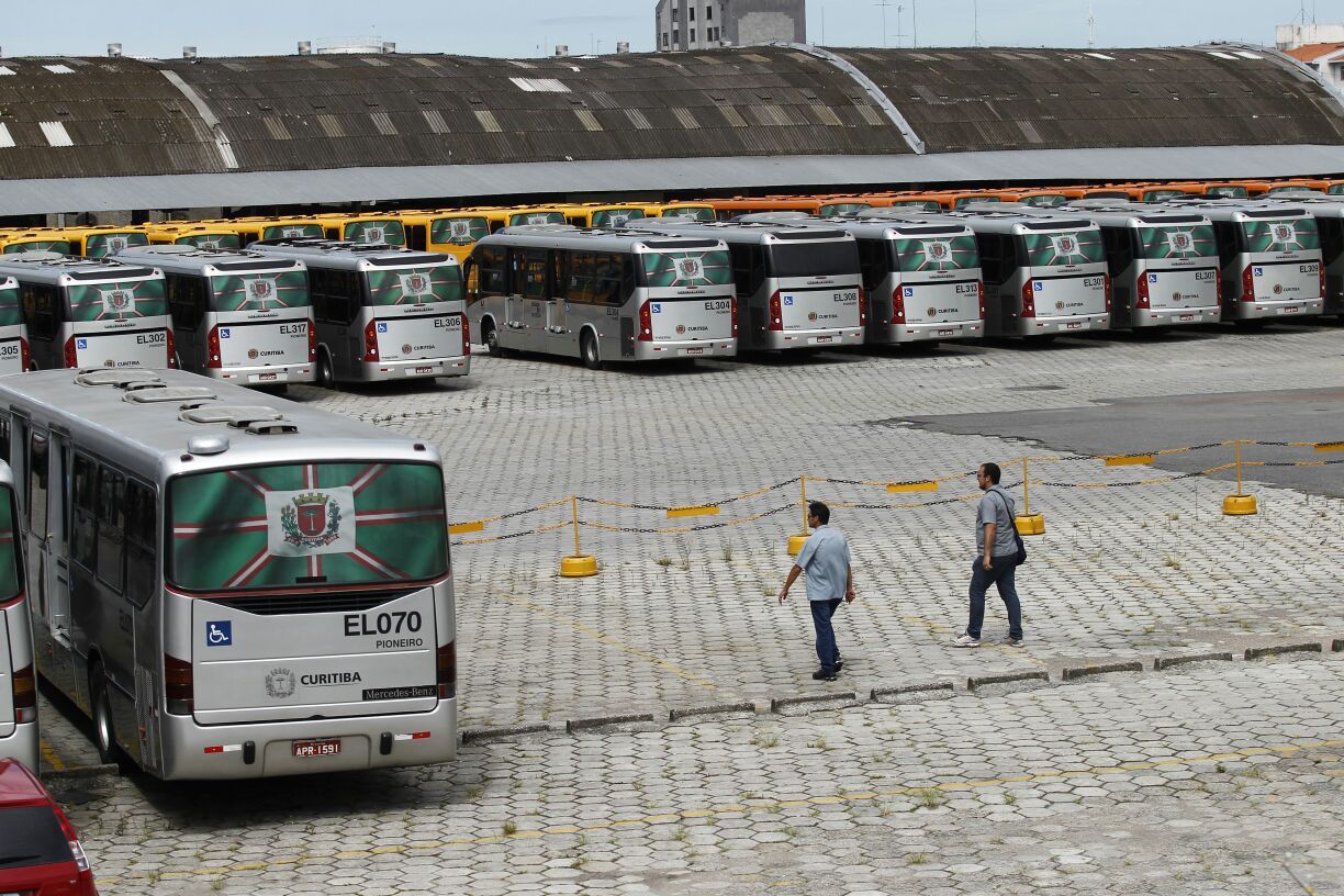 Garagem da empresa São José Filial, uma das que tem ônibus parados nesta segunda-feira (10) | Jonathan Campos/Gazeta do Povo