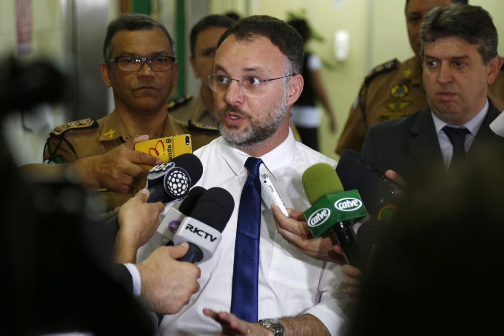 Secretário da Segurança Pública e Administração Penitenciária do Paraná, Wagner Mesquita, indica que a inteligência interceptou recados que mostravam racha entre facções | Aniele Nascimento/Gazeta do Povo
