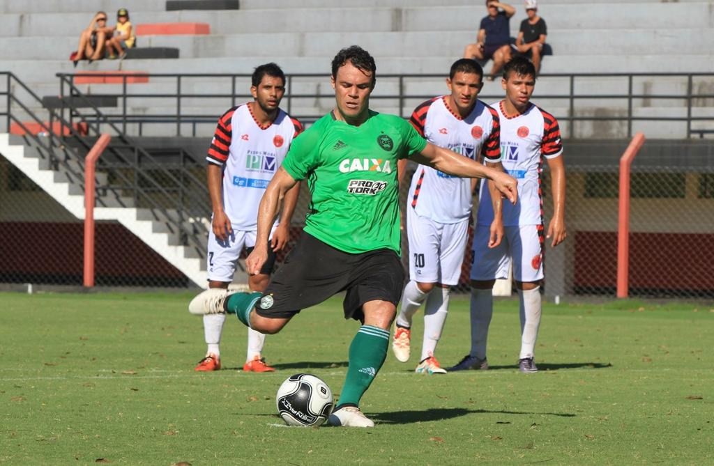 Kléber marcou os dois primeiros gols do Coritiba em jogo-treino. | Divulgação/Coritiba