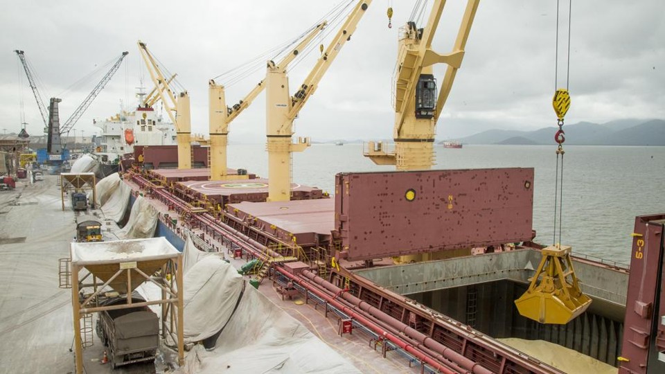 O líder de exportações do Paraná continua sendo a soja, com US$ 2,95 bilhões em 2016 | Hugo Harada/Gazeta do Povo