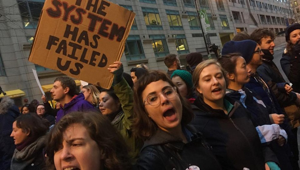 Grupos protestaram na madrugada de quinta para sexta-feira | Michael Williamson/The Washington Post