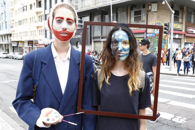 Caminhada segui pela Rua XV de Novembro nesse domingo | Aniele Nascimento/Gazeta do Povo