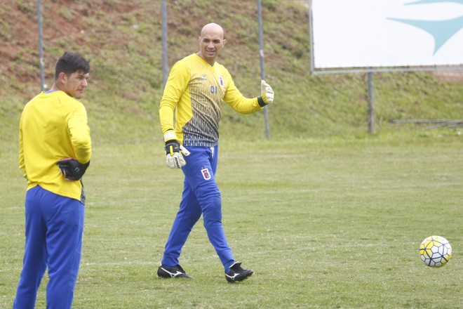 O goleiro Marcos voltou a treinar e também pode aparecer no time. | Aniele Nascimento/Gazeta do Povo