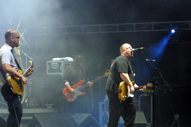 Pixies em 2004 na Pedreira: um dos shows mais inesquecíveis da história de Curitiba. | Marcelo Elias/Gazeta do Povo