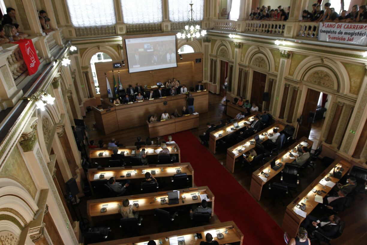 Vitor Puppi apresentou os números na Câmara Municipal | Jonathan Campos/Gazeta do Povo