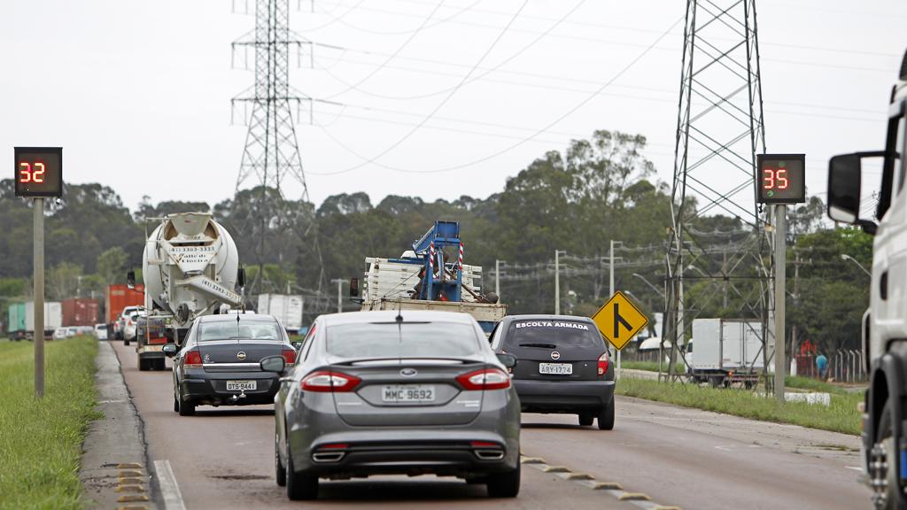 Contorno Sul de Curitiba teve trânsito afetado por tombamento de caminhão nesta sexta-feira | Antônio More/Gazeta do Povo