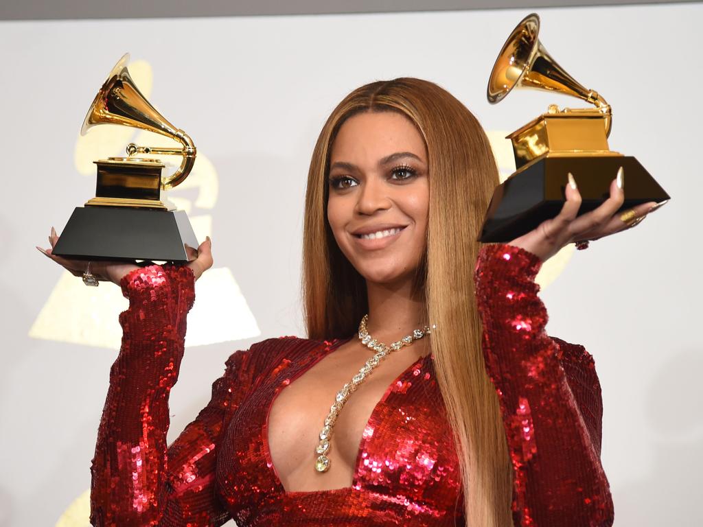 Beyoncé liderou as indicações ao Grammy, concorrendo em nove categorias , porém perdeu mais uma vez nas categorias Gravação do Ano e Álbum do Ano. | Robyn Beck/AFP