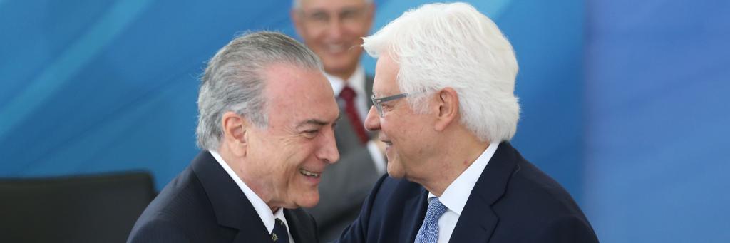 Temer (à esq.) e Moreira Franco, na posse do ministro | Antonio Cruz/Agência Brasil