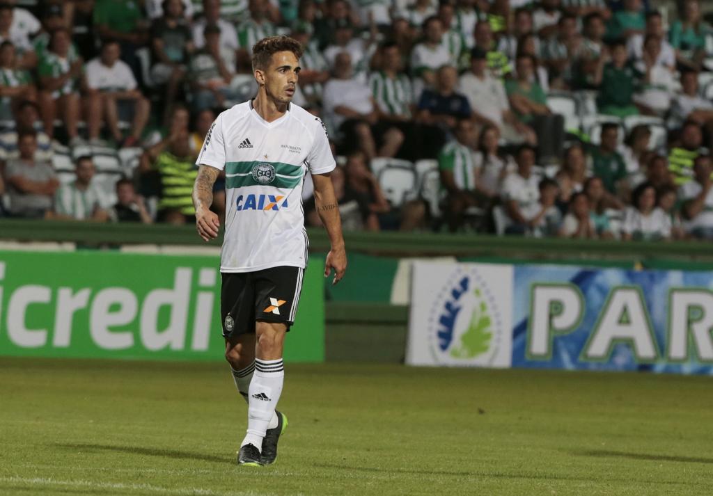 Berola entrou no segundo tempo e ajustou o Coxa. | Antonio More/Gazeta do Povo