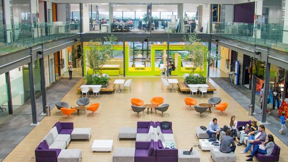 Como Floripa atraiu o Peixe Urbano e fez a empresa mudar de cidade-sede Sede do Centro de Inovação da Acate, em Florianópolis, onde a equipe do Peixe Urbano ficou instalada antes de se mudar para a sede própria | Divulgação/