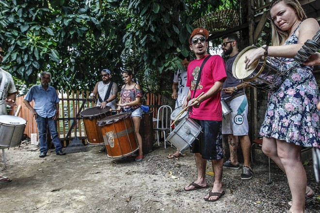 À sombra da árvore de Louro. | Jonathan Campos/Gazeta do Povo