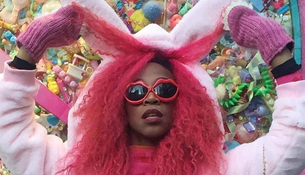 A curitibana repete parceria com DJ, produtores e diretor.