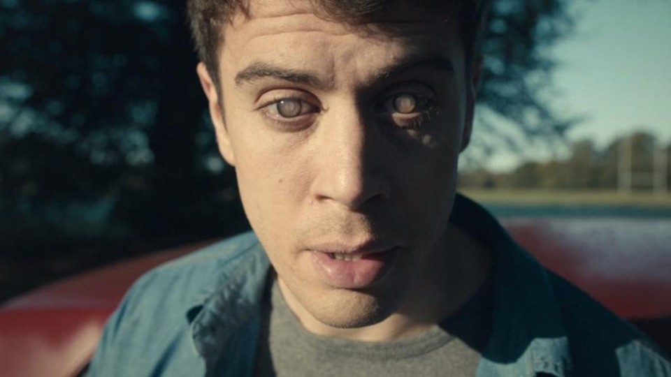 No episódio “The Entire History of You”, uma lente projeta as memórias gravadas de uma pessoa. | /Divulgação
