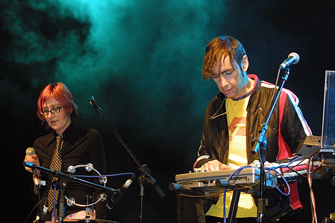 Stereo Total, Curitiba Pop festival, 2003. | Ivonaldo Alexandre/Gazeta do Povo