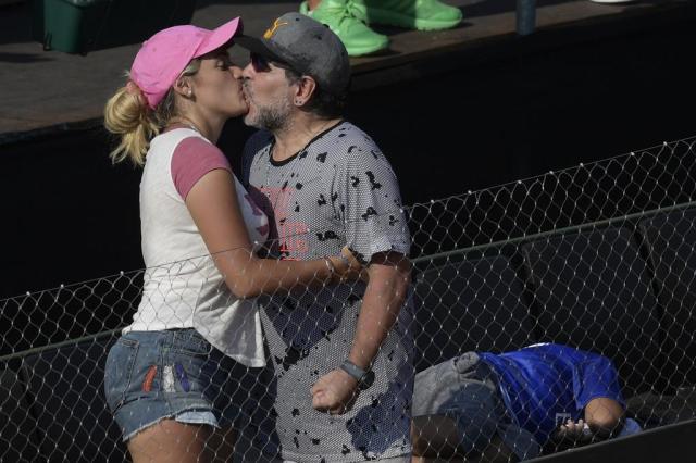 Diego Maradona e Rocío Oliva estão juntos há quatro anos | /JUAN MABROMATA / AFP