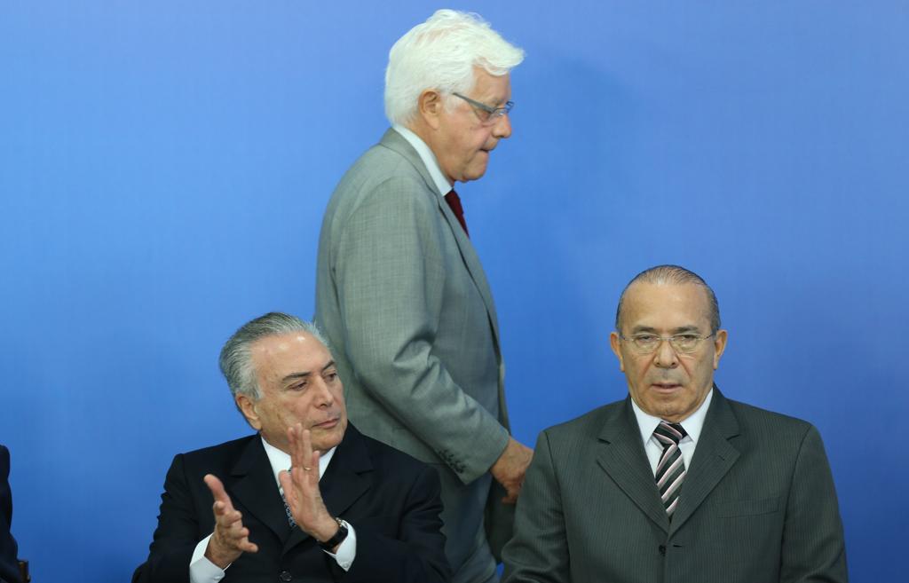 Moreira Franco (ao fundo) diz que sua nomeação é diferente da de Lula no governo Dilma. | LULA MARQUES/Agência PT