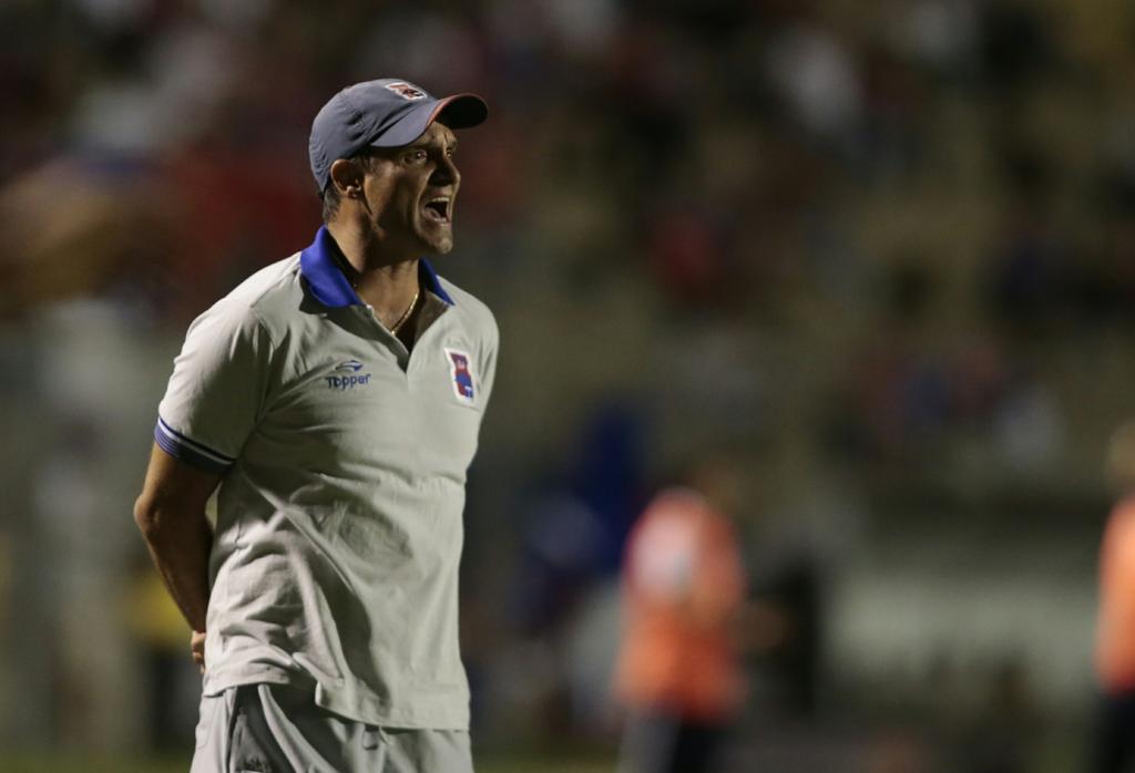 “Eu fico animado com a perspectiva que nós temos de evolução”, destacou o técnico do Paraná, Wagner Lopes. | Daniel Castellano/Gazeta do Povo