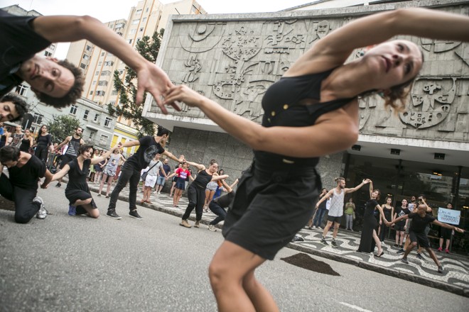 Bailarinos e músicos com 15 anos na Orquestra e no Balé foram afetados pela medida. | Marcelo Andrade/Gazeta do Povo
