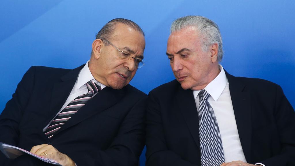 Eliseu Padilha ao lado de Temer: declarações de amigo de Temer complicaram chefe da Casa Civil | Antonio Cruz/Agência Brasil