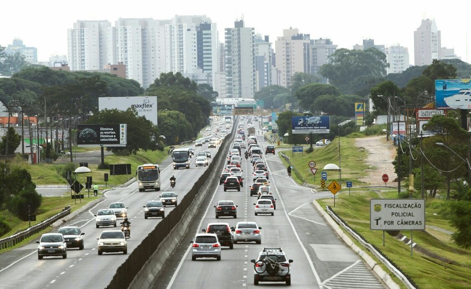 Volta das praias tem congestionamentos quilométricos; acompanhe Movimento na BR-277 já maior do que o dobro do normal | Daniel Castellenao/Gazeta do Povo