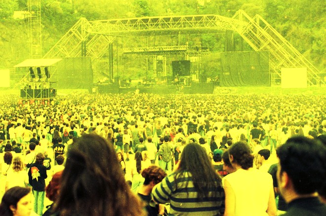 12 de novembro de 1994: Ramones, Sepultura e Viper na Pedreira Paulo Leminski. | Antonio Costa/Arquivo Gazeta do Povo