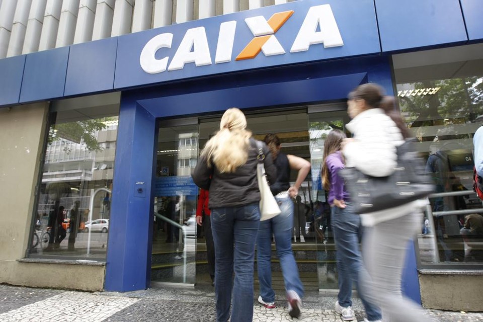 Saque do FGTS deve ser usado para pagar dívidas. Liberação dos recursos começa no dia 10 de março. | Marcelo Elias /Arquivo/Marcelo Elias / Gazeta do Povo