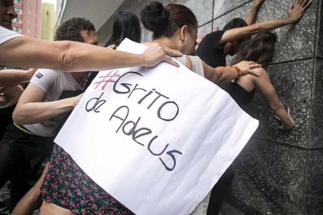 A manifestação foi chamada de “Graito de Adeus”. | Marcelo Andrade/Gazeta do Povo