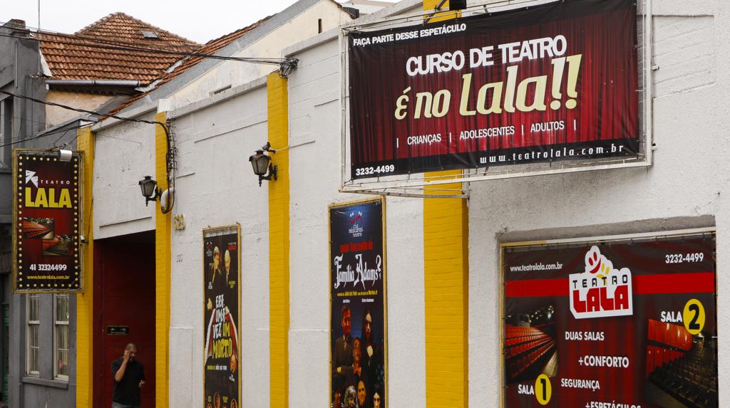 Teatro Lala Schneider: parte dos quadros da Secretária Estadual da Cultura se apresentou ali | Hugo Harada/Gazeta do Povo