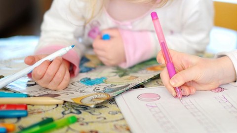 Escola acaba com a lição de casa e índice de leitura aumenta Lição de casa possibilita ao aluno desenvolver o hábito e a autonomia para o estudo. | Bigstock